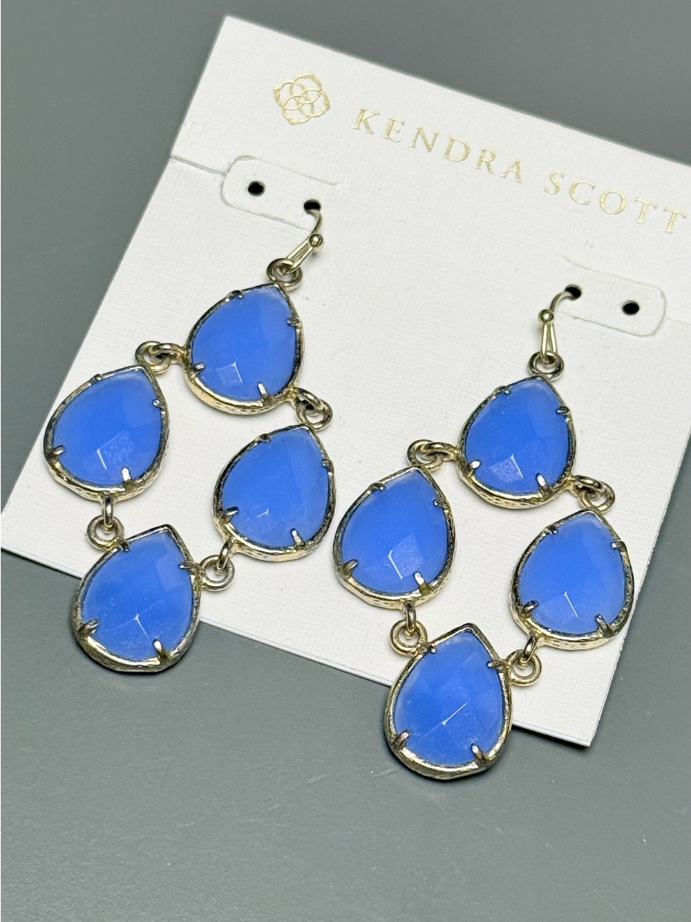 Kendra Scott Vintage Carlone Gold Earrings in Periwinkle
